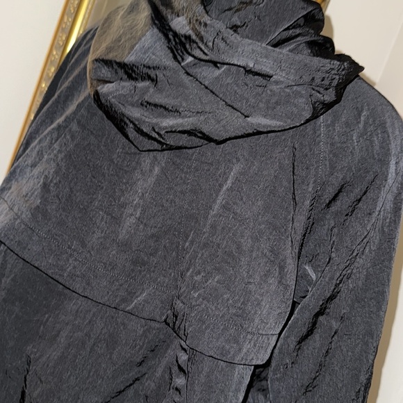 Lululemon Black Hooded 1/2 Zip Windbreaker with Neon Accents. EUC. Size M/L. - Picture 7 of 9